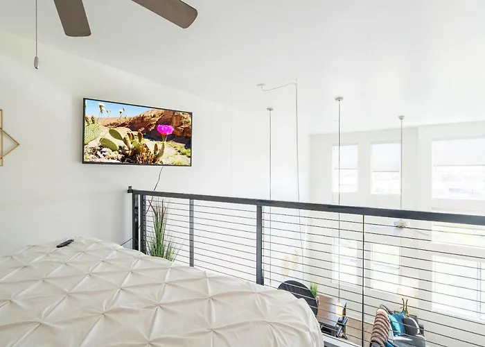 Loft With Views-king Beds-shop & Dine-1mi & Parking 4058 Apartment