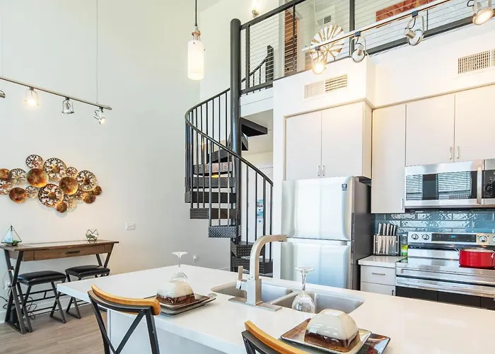 Loft With Views-king Beds-shop & Dine-1mi & Parking 4058 Apartment *