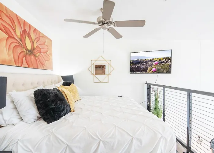 Apartment Loft With Views-king Beds-shop & Dine-1mi & Parking 4058 *