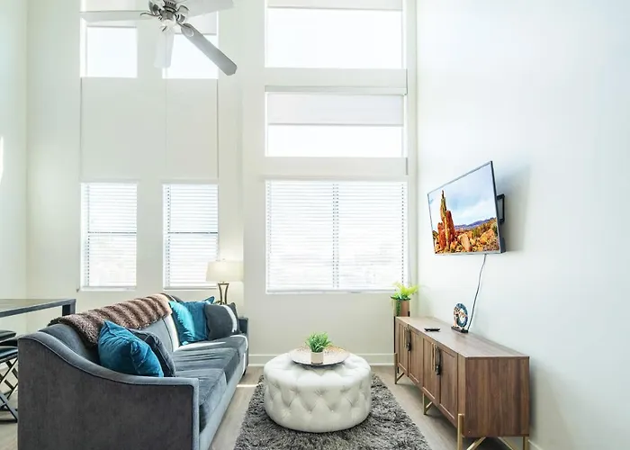 Loft With Views-king Beds-shop & Dine-1mi & Parking 4058 *
