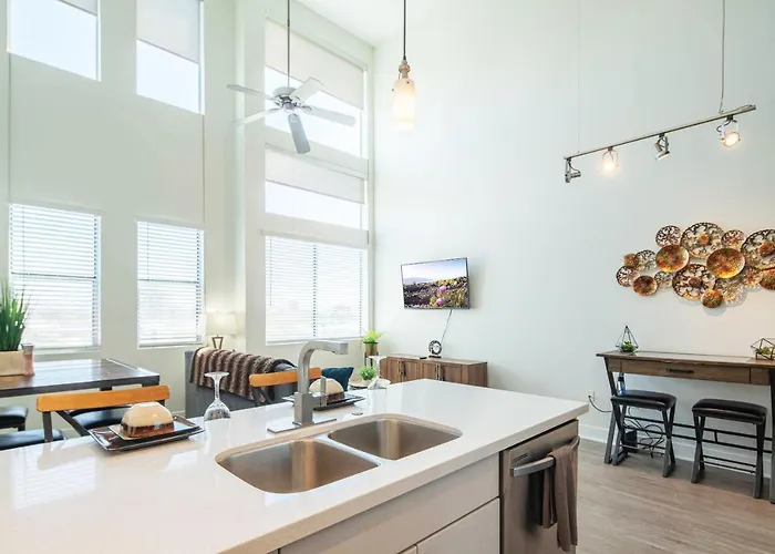 Apartment Loft With Views-king Beds-shop & Dine-1mi & Parking 4058 Phoenix