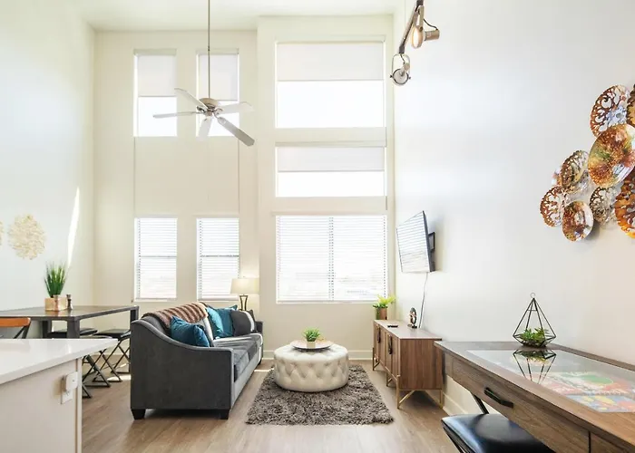 Loft With Views-king Beds-shop & Dine-1mi & Parking 4058 Apartment