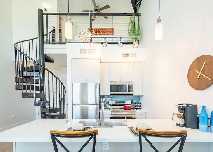 Loft With Views-king Beds-shop & Dine-1mi & Parking 4058